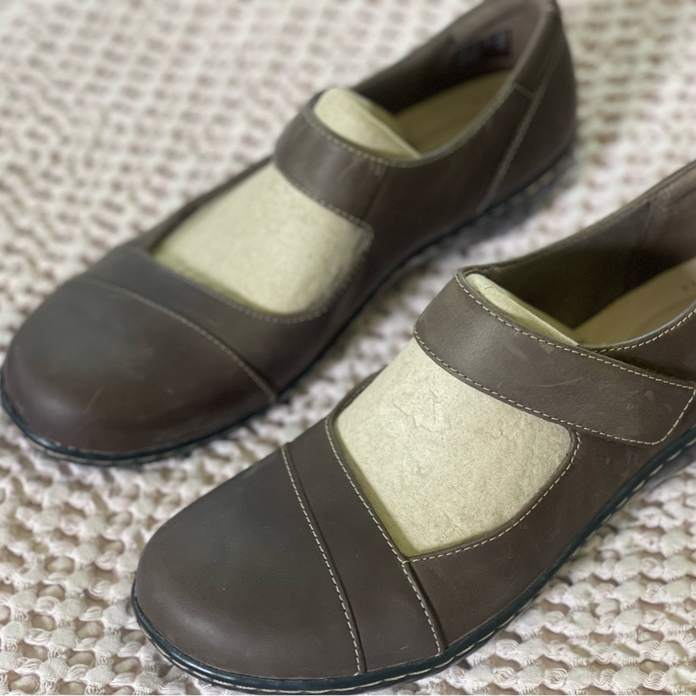 Clarks Brown Leather Flats